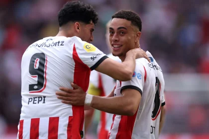 PSV Eindhoven Siap Tanding di Johan Cruyff Shield, Fulham Incar Troy Parrott