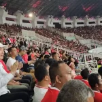 Senyum Khas Jokowi dari Barisan Penonton Non-VIP Saat Timnas Indonesia Digilas Vietnam, Menjadi Sorotan