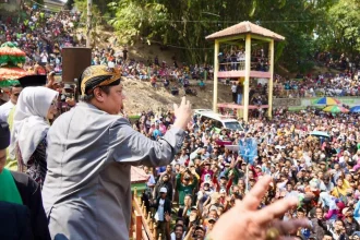Tradisi Sebar Apem Klaten Kembali Digelar, Pengakuan Menko Airlangga Hartarto Langsung Jadi Sorotan