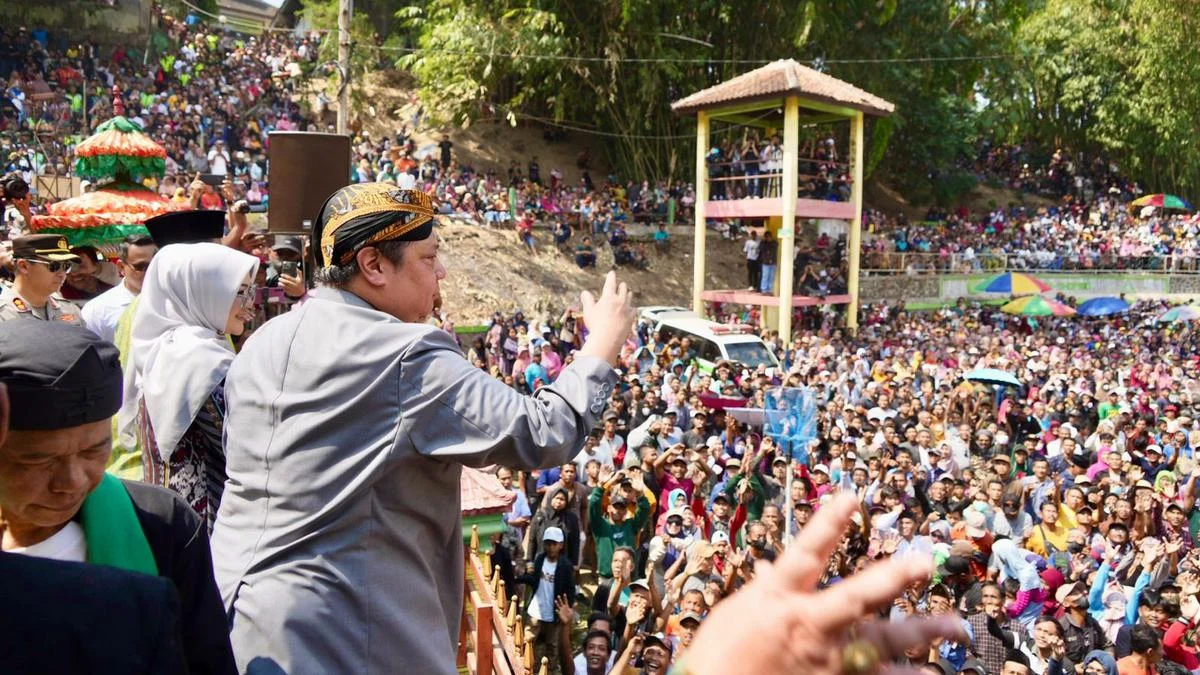 Tradisi Sebar Apem Klaten Kembali Digelar, Pengakuan Menko Airlangga Hartarto Langsung Jadi Sorotan
