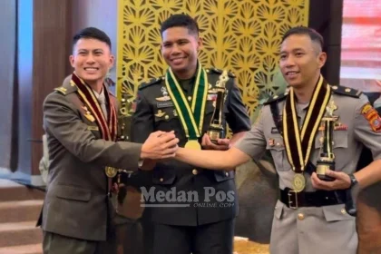Tutup Pendidikan Sesko TNI, Wapang Serahkan Penghargaan Taskap Terbaik